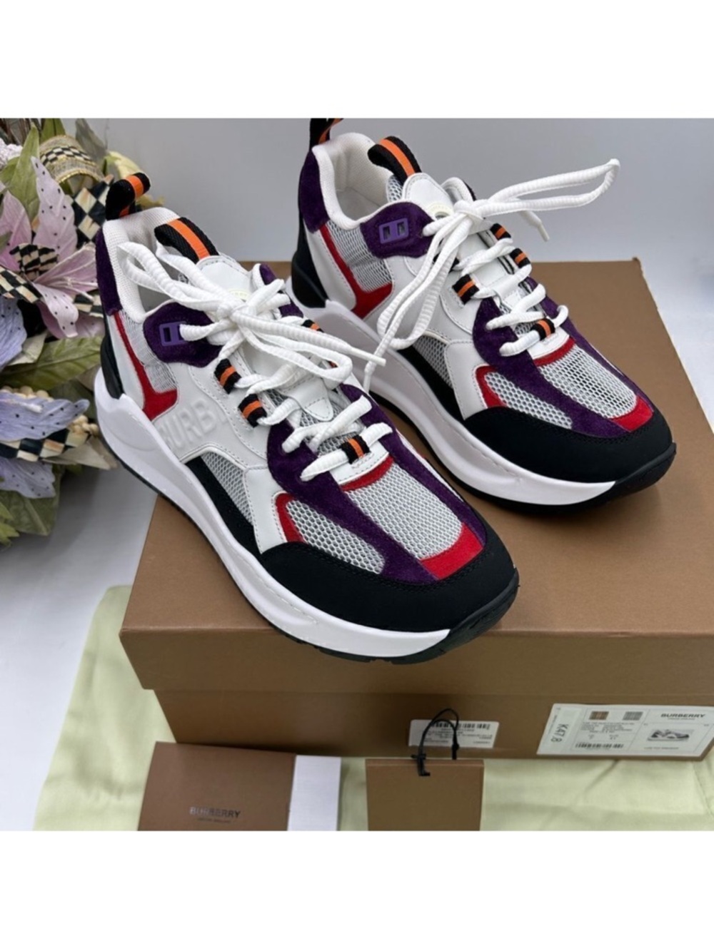 Men’s Burberry logo print trainer sneakers size 8, made in Italy